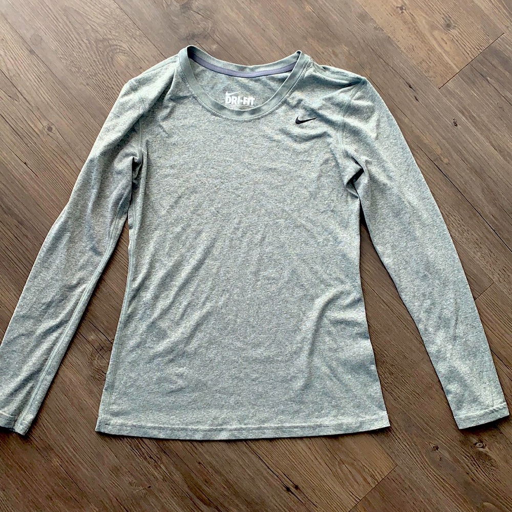Nike DriFit Long Sleeve Tee sz xs
